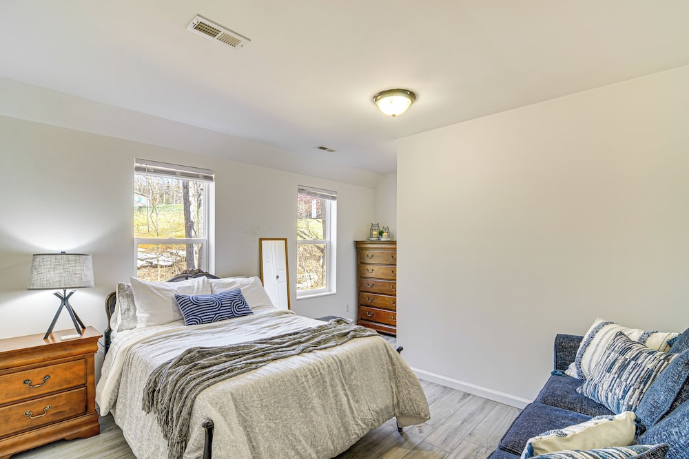 Cumberland Lake Retreat: Furnished Deck & Grill!