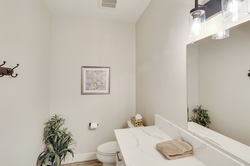 3 Mi to Lake Havasu: Condo w/ Mountain & Lake View