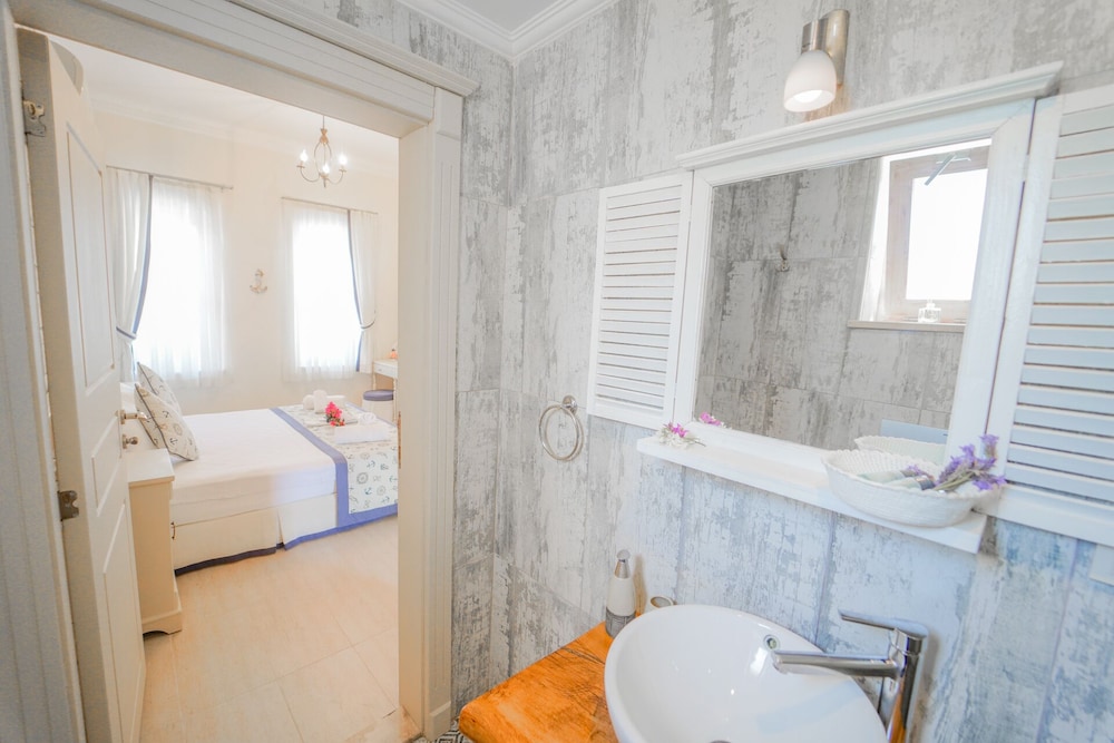 Alacati Marina Palace Otel - Image 21