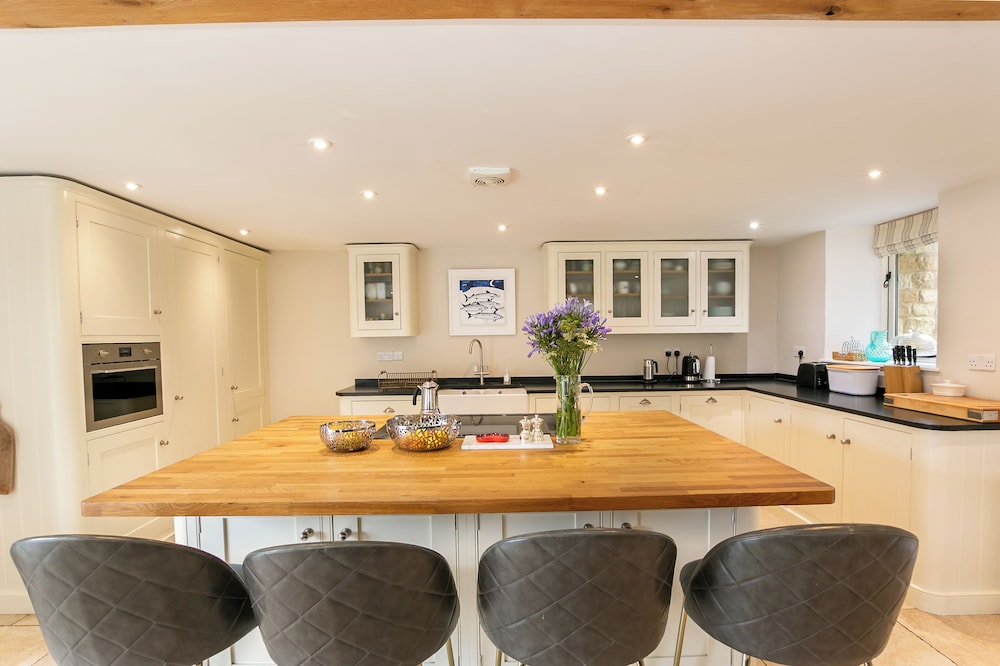 Stunning 4BD Family Home Near Banbury