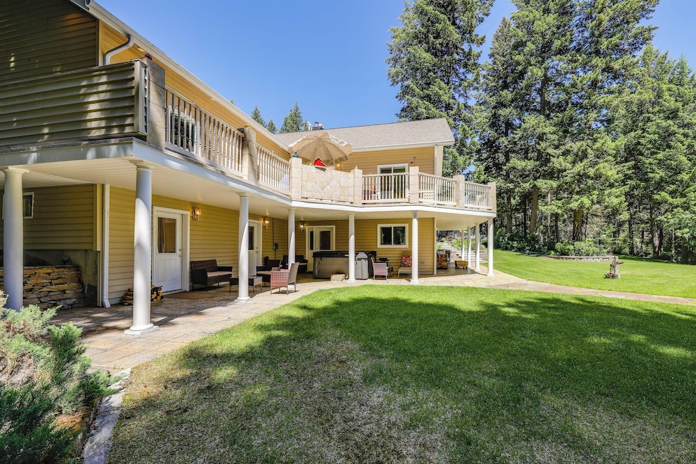 Walk to Happy's Inn & Lake Access: Libby Apartment