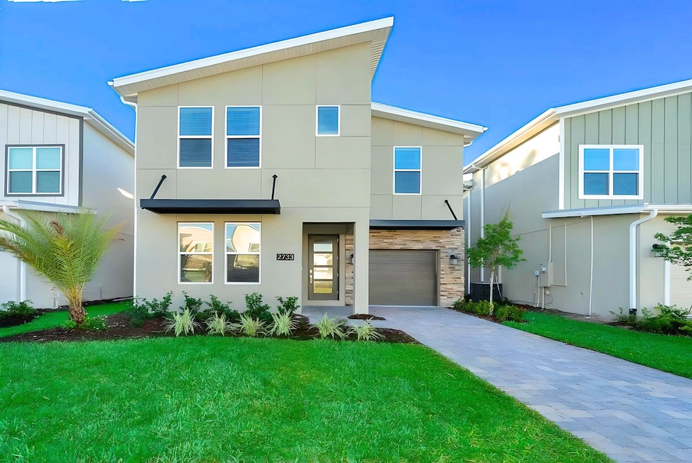 Sleeps 17 - Luxury 6bdhome With Pool Storey Lake