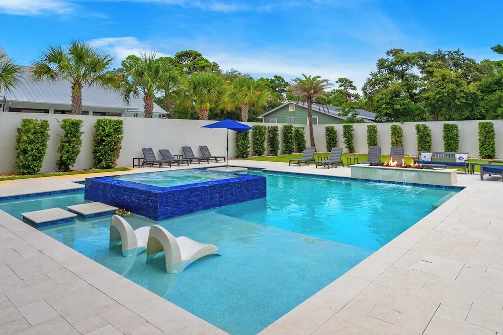 Walk to Beach + Pool, Hot Tub & Game Room 30A Ohana Grande by Avantstay