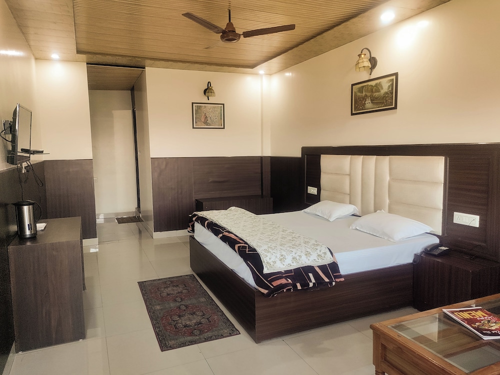 Cottage Club Inn