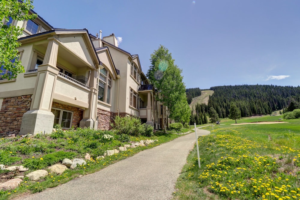 Summit County Vacations - Newly Renovated, Slope-Side Walk-In Walk-Out, Top Floor, Views of Ten Mile Range - ER4 by Redawning - Property Image 14