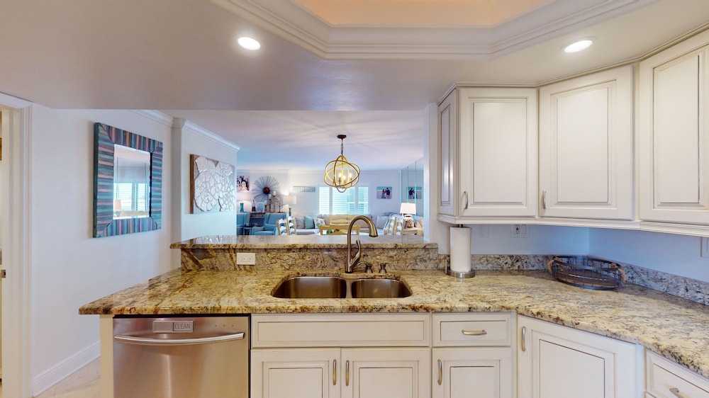 Sandarac 502b: Beachfront 3br Condo W/ Pool & Views 3 Bedroom Condo