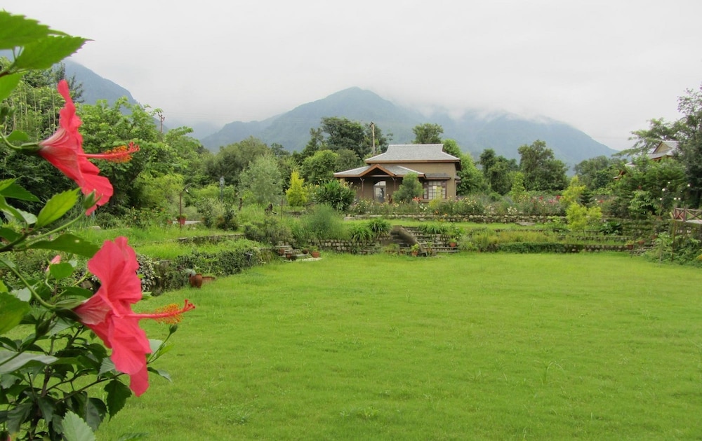 Blossoms Village Resort