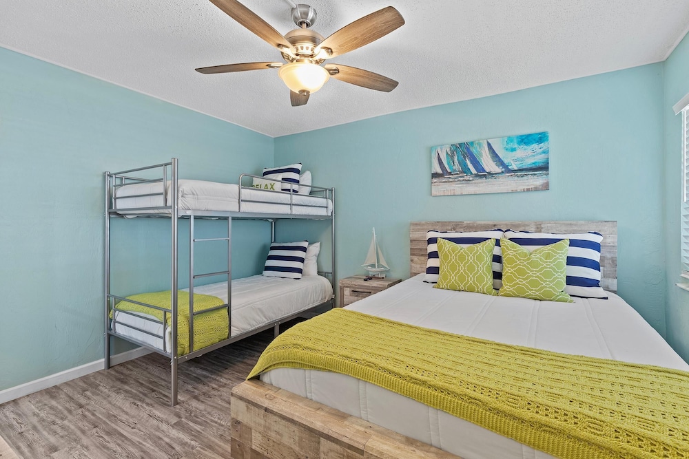 The Shores Club 1105