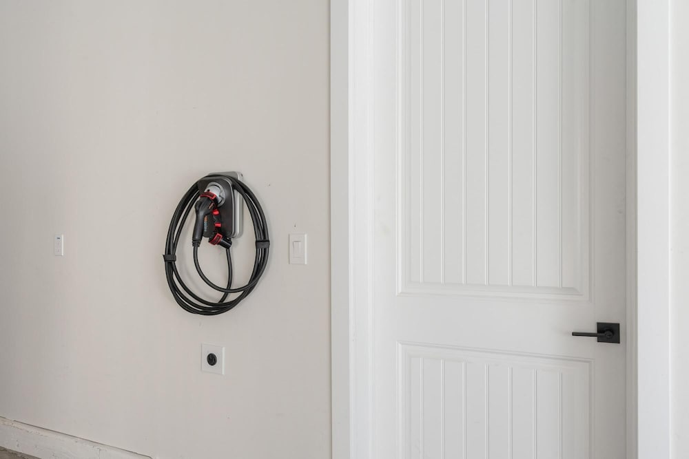 Luxury Retreat Home w Hot Tub - Property Image 26