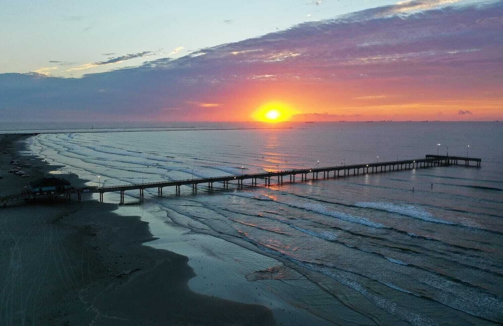 Sleeps 20! 2 Homes Near the Beach, Private Pools, Gameroom, Large Family Retreat