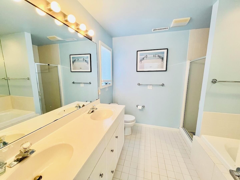 Collins Avenue 4