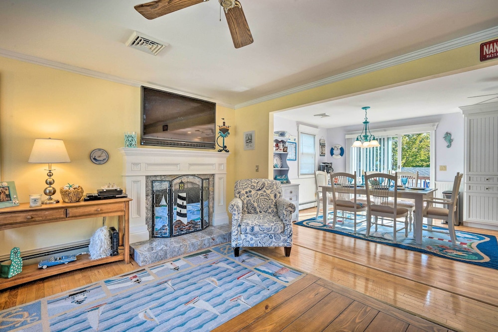 Charming East Falmouth Home: Walk to Private Beach