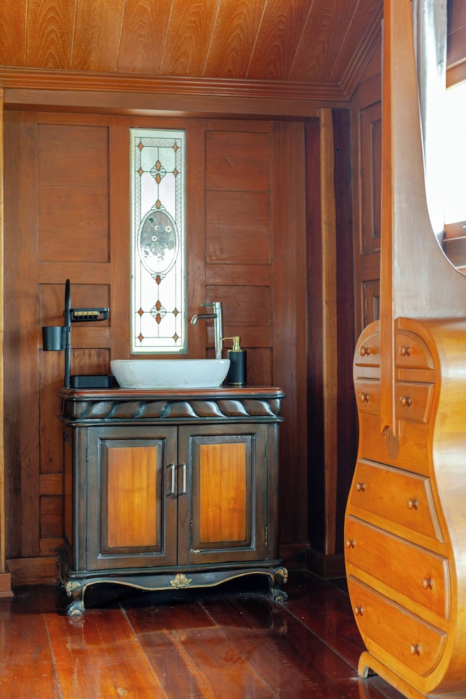 Luxury Iconic Royal Boat Pool Villa North Pattaya