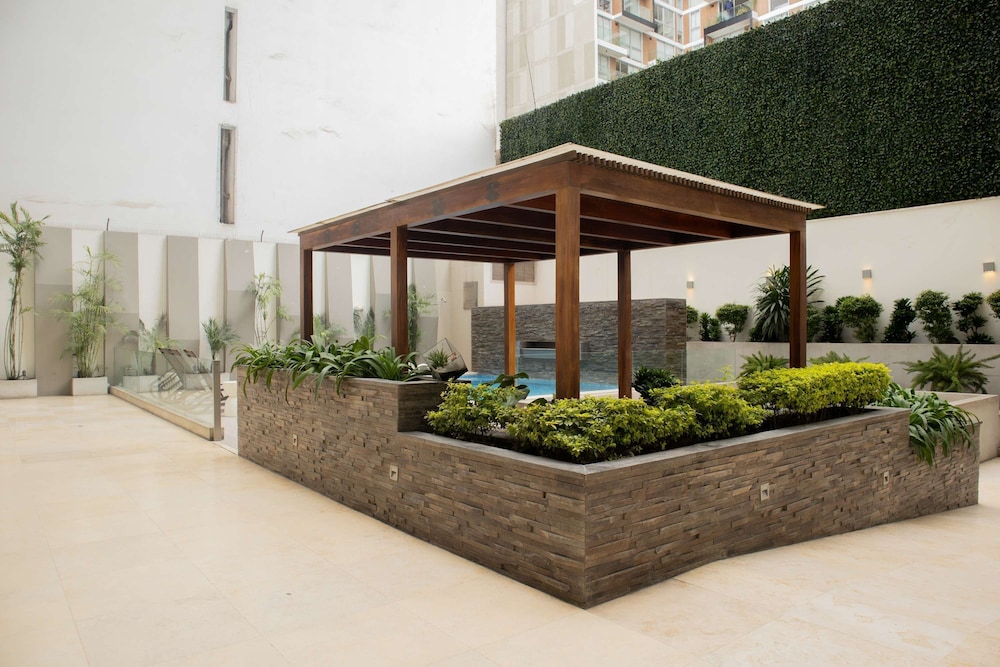 w Bright 1BR w Private Balcony in Barranco