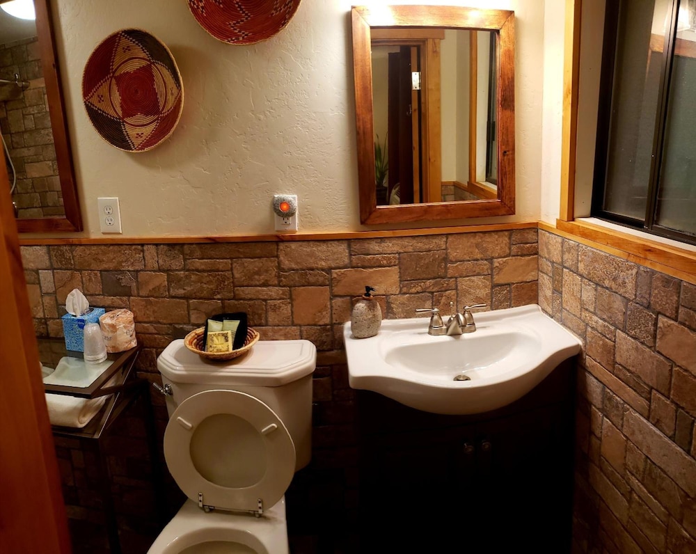 Stone Lizard Lodging