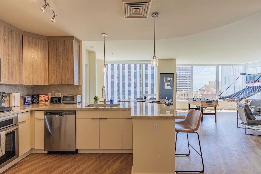 ROVE LIVING/KL - 44 Monroe