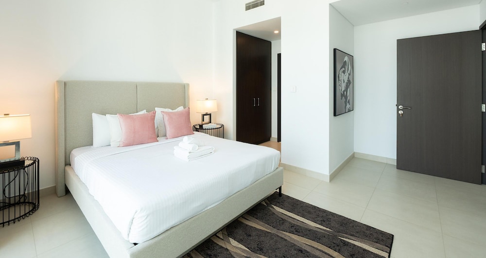 Premium 2BR Downtown Apt w Dubai Mall Access