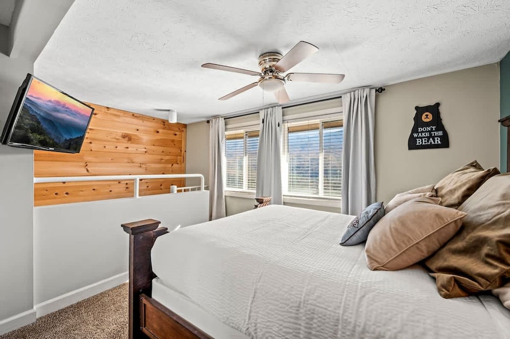 Sleeps 6 Mountain Views Shared Resort Amenities