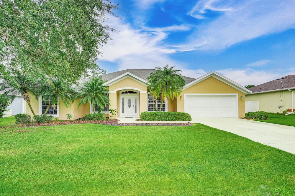 Bike, Golf & Swim: Palm Coast Home w/ Lanai! view 4