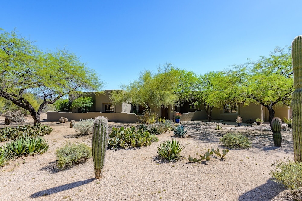 Casa Sanctuary 5 Bedroom Home by Redawning view 4