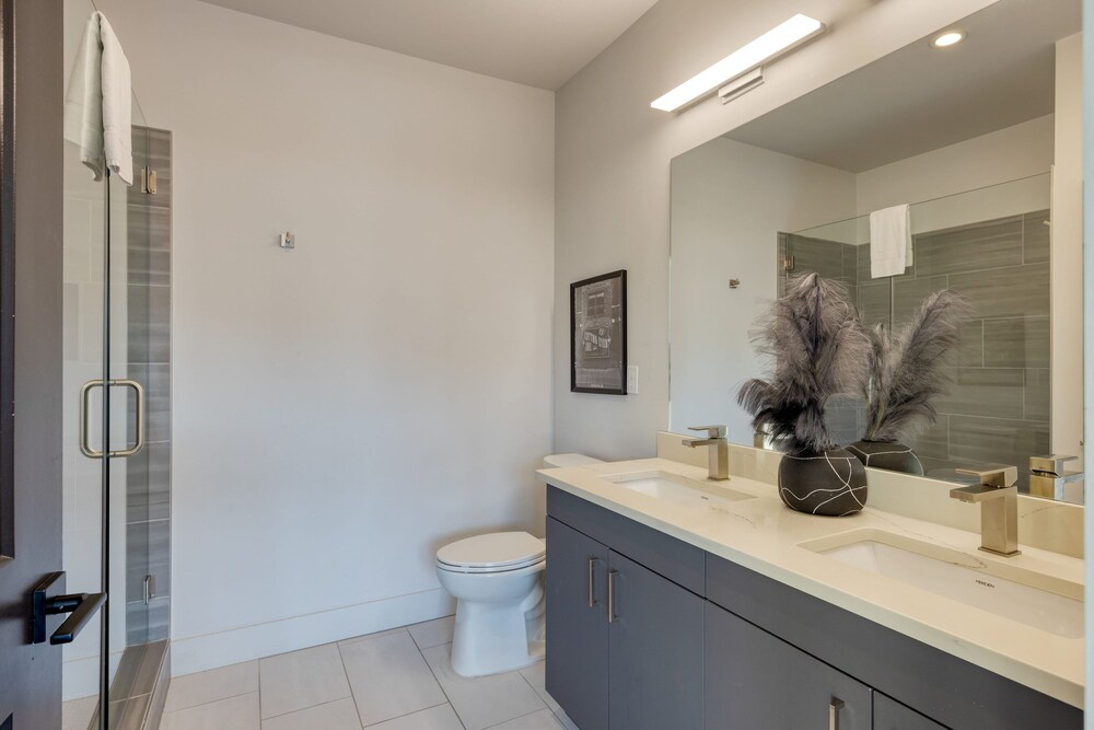 Honkey-tonk by Avantstay New Modern 2bdr in Walkable Midtown w Gym Pool