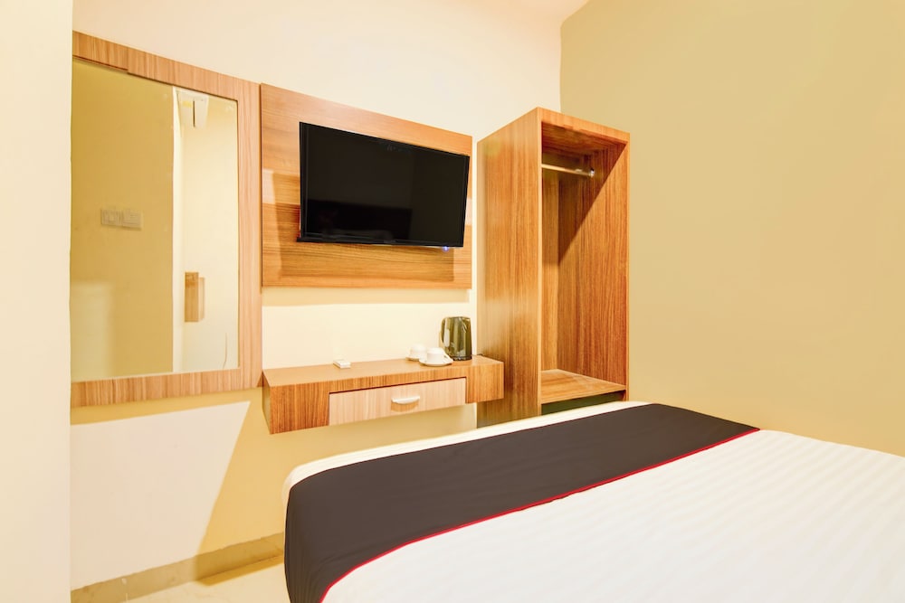 Capital O Pusat Kota Pekanbaru Near Mall Living World Formerly Radja Homestay
