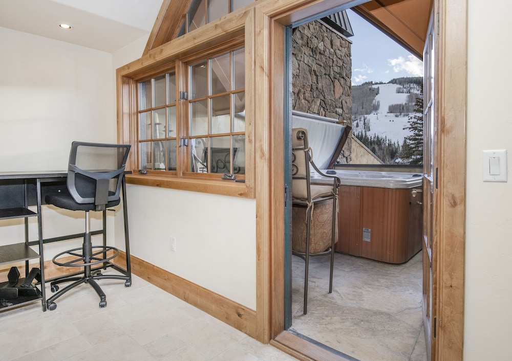 Vail Mountain View #402 4 Bedroom Condo