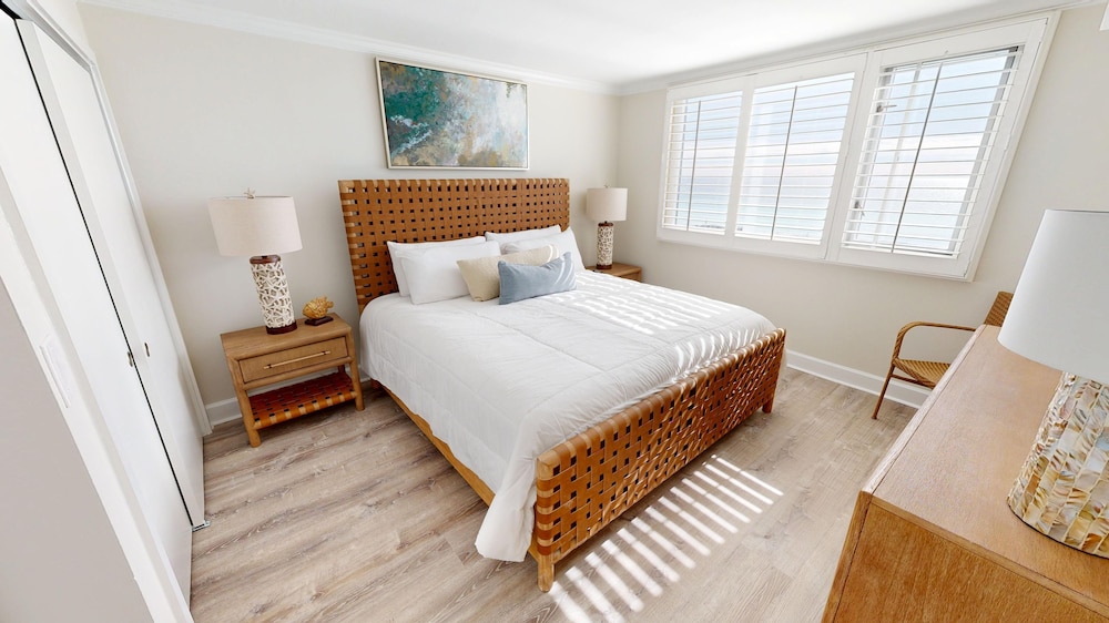 Islander 603 2 Bedroom Condo
