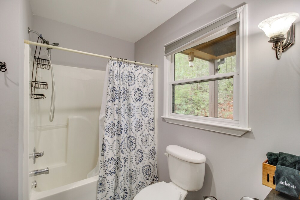 Community Perks: Mtn-view Ellijay Cabin w/ Hot Tub