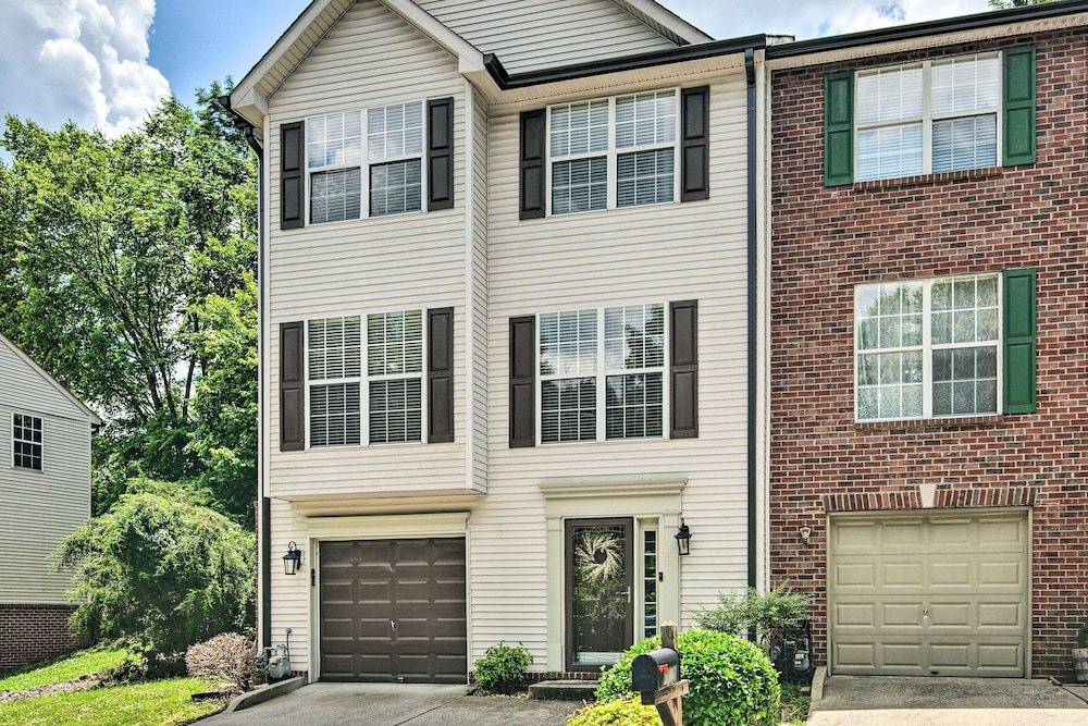 Spacious Nashville Townhome w/ Private Deck & Yard view 3