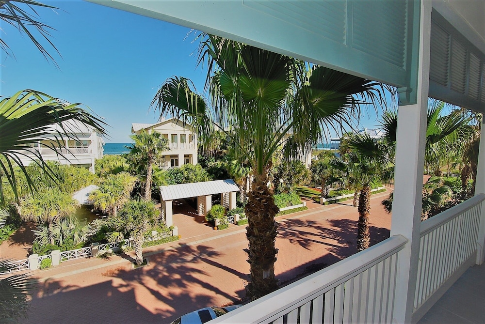 Bella Casa - Private House With Hot Tub 4 Bedroom Home by RedAwning