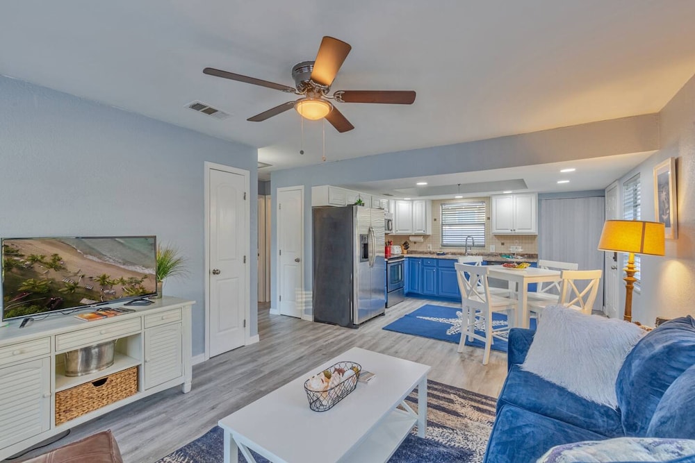 Royal Blue Downtown-gulfport-heated Pool