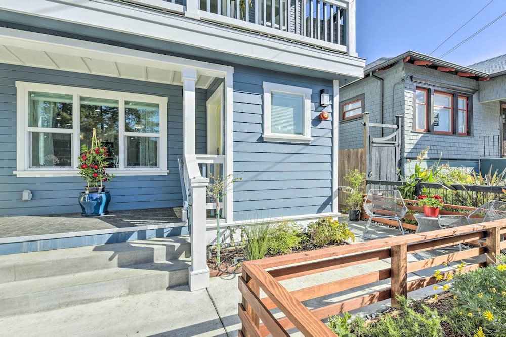 Sunny Oakland Retreat w/ Patio & Cute Garden!