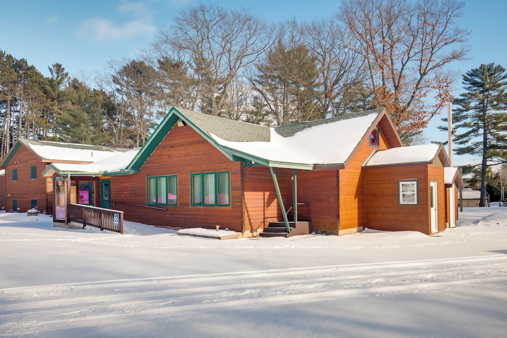 Snowmobile & Enjoy Eagle River! Southside Lodge