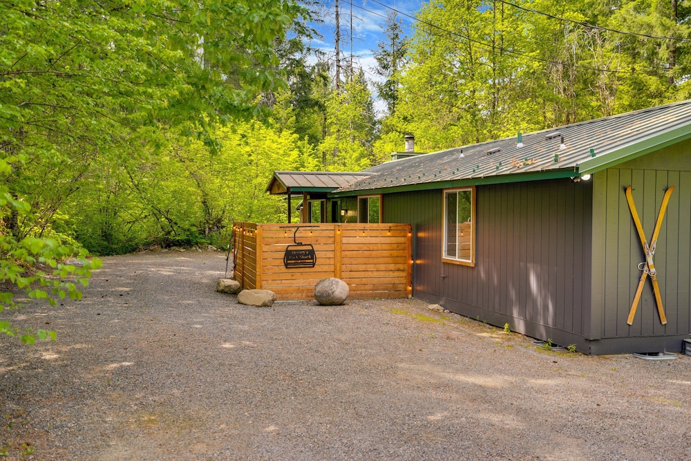 Packshack - Cozy Ski Cabin Mins From White Pass 2 Bedroom Home