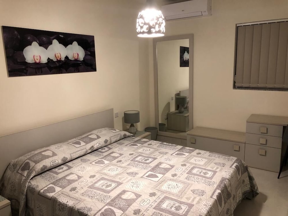 Sea View 2 Bed Apartment Close To Beach Hpi7738 view 4
