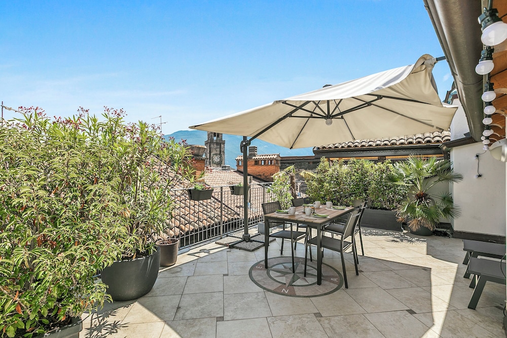 Riva's Rooftop Retreat