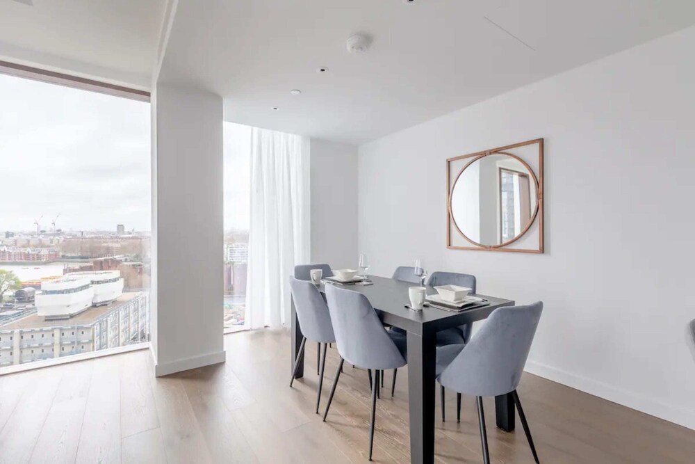 Luxurious 3 Bedroom Flat by the River Thames - Vauxhall