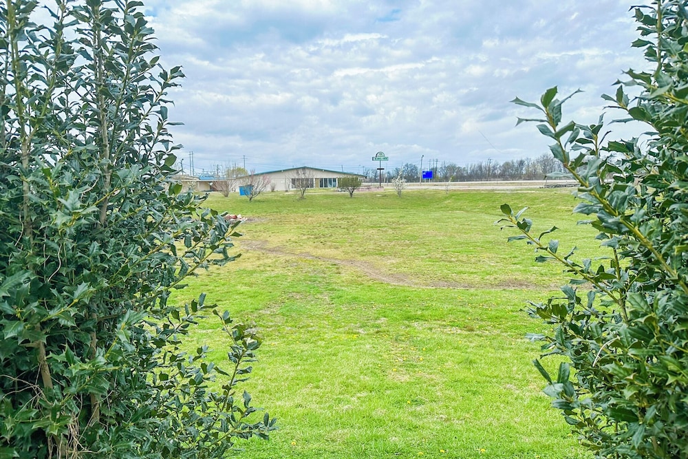 Shamrock Kings Inn By Oyo Marked Tree I-555