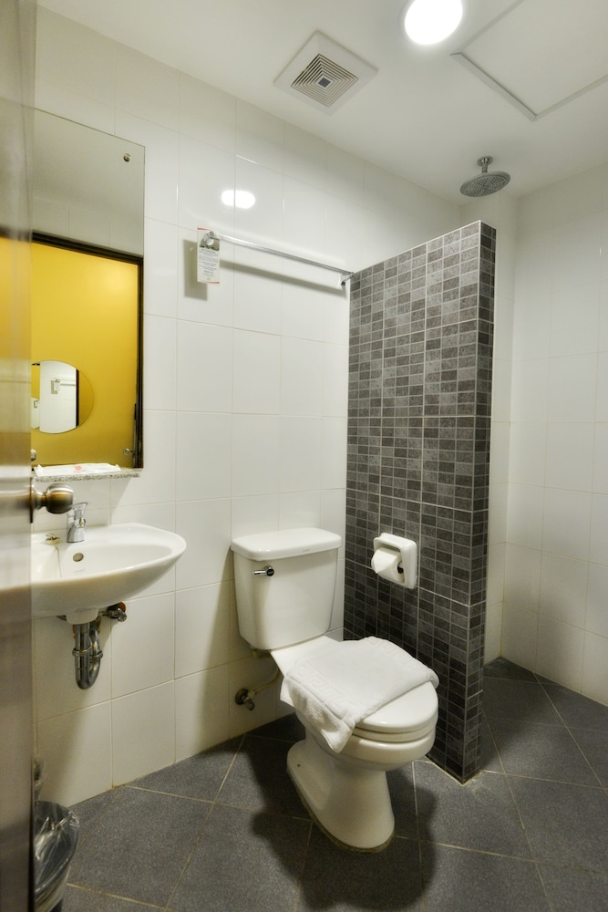 Cebu Vacations - Express Inn - Cebu Hotel - Property Image 39