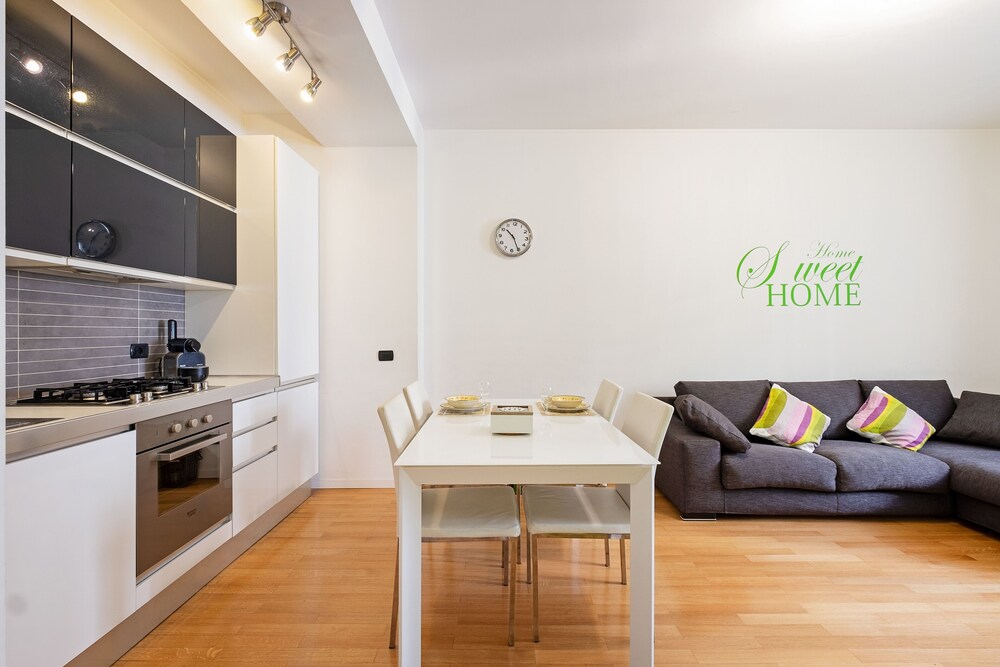 JOIVY Lovely Flat For 4 W/Balcony Near Porta Romana