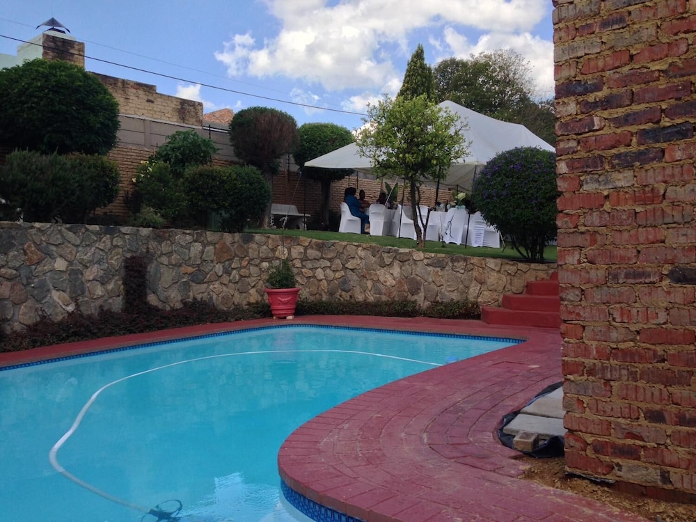 Mizizi House of Sandton Bed & Breakfast