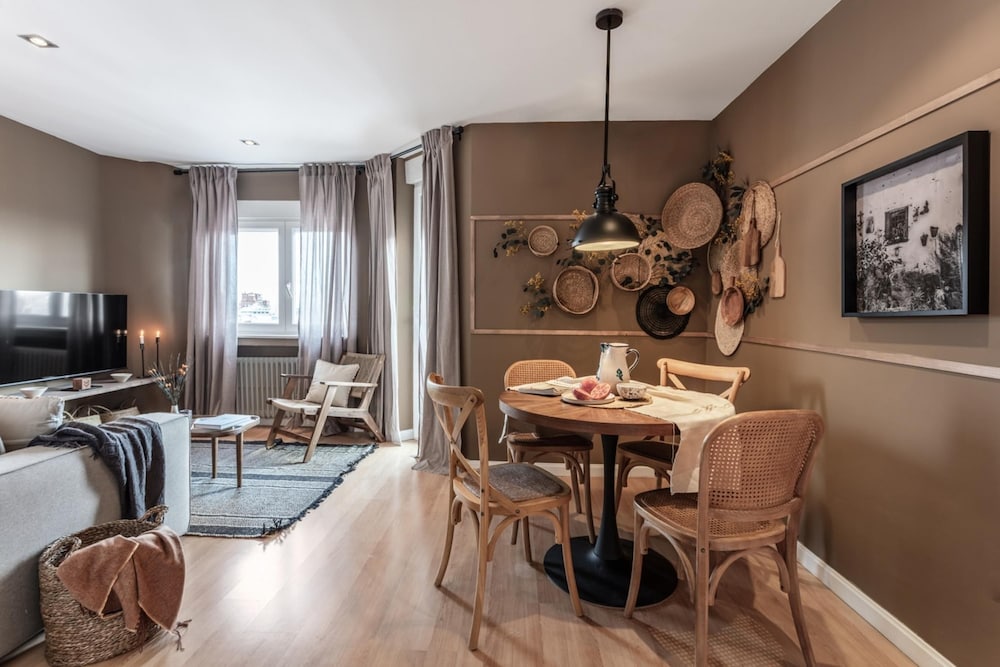 Triana - 1 Bedroom Apartment in Trafalgar