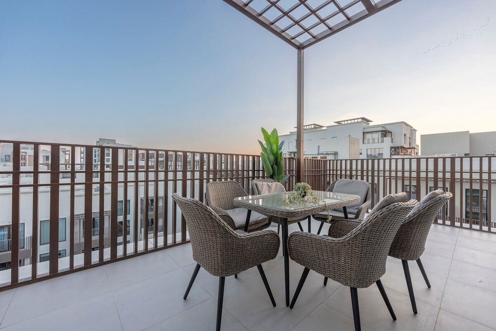 Peaceful 4-bedroom Bright Kitchen Space in Dubai Creek Harbour