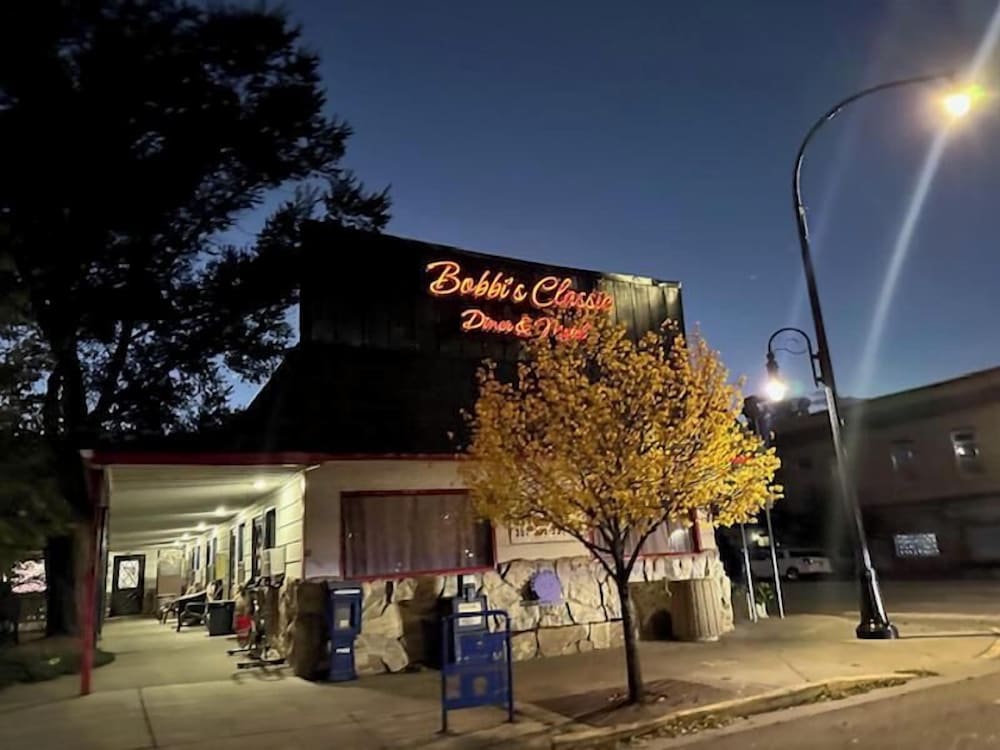 Bobbi's Classic Motel