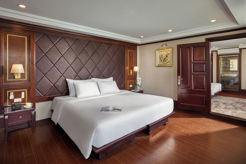 Verdure Lotus Classic Cruise on Lan Ha Bay