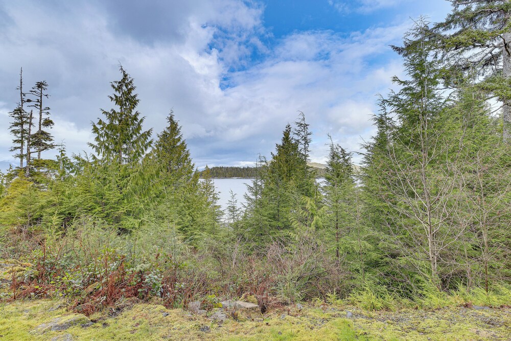 Fish & Hike: Apartment w/ Pool Table in Ketchikan!