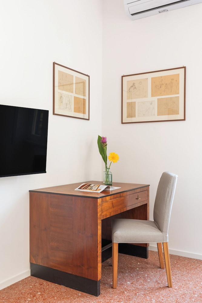 Bright And Spacious Family Apartment In Parioli
