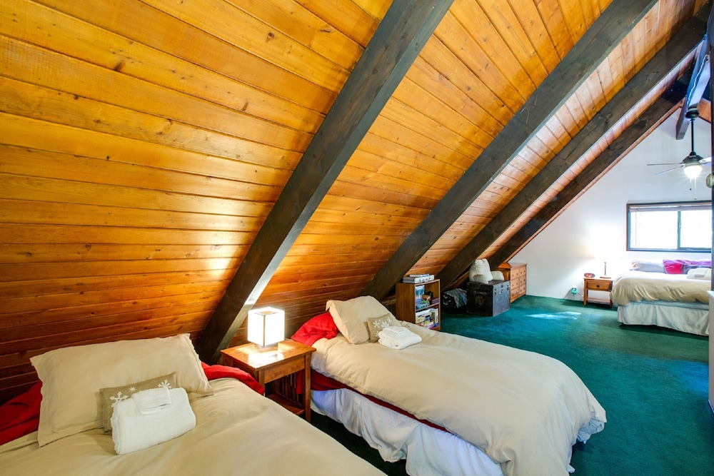 98SL - Hot Tub - BBQ - Pets Ok - WiFi - Sleeps 6 view 4