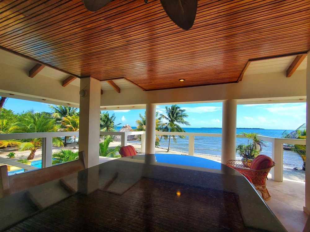 Lucky Duck Villa - Huge Beachfront Pool and Pier